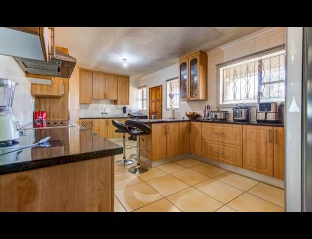 4 BEDROOM HOUSE FOR SALE IN CLAYVILLE